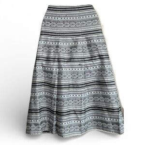 NINE WEST skirt, full with pleats, black & white woven stripe & pattern. 16